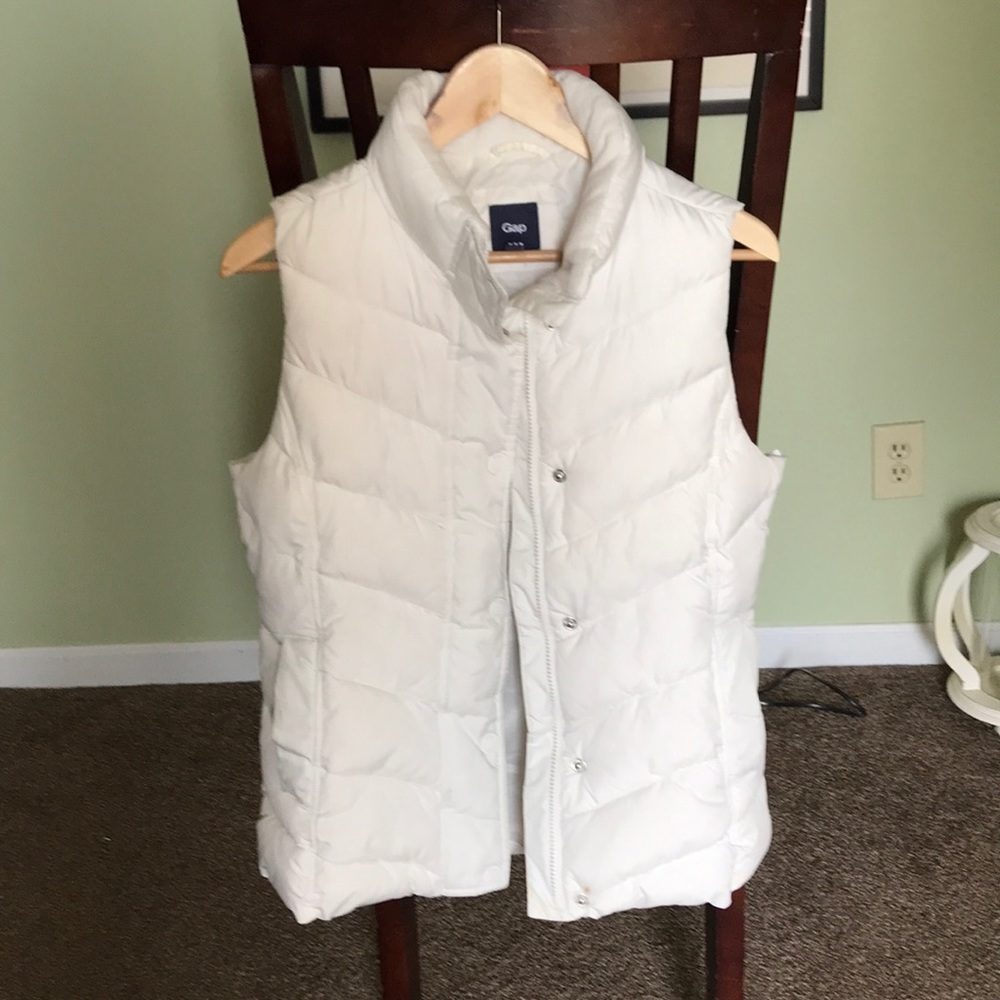 Buy2get1free. GAP puffer vest.